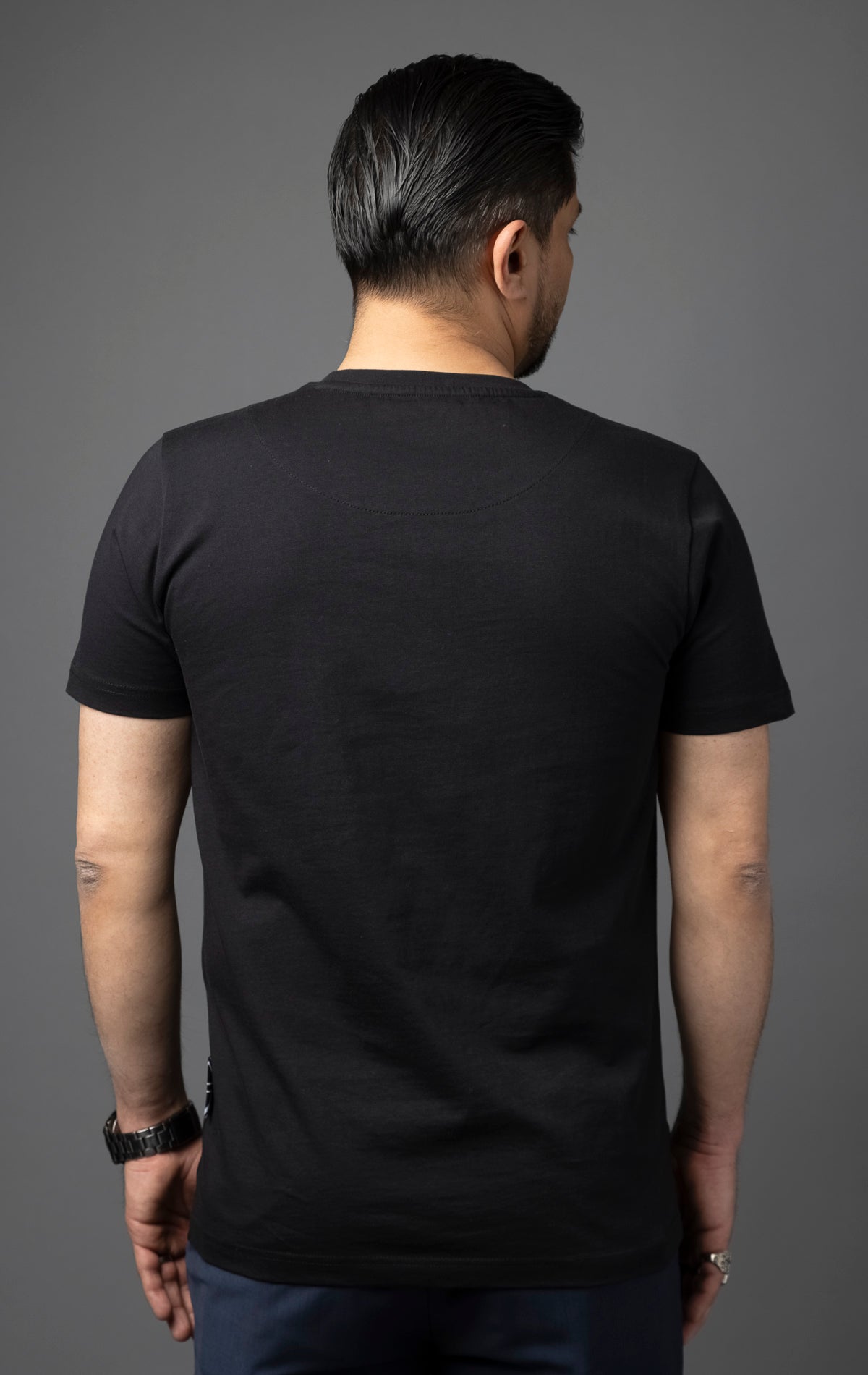 Cotton t-shirt made with 100% cotton. Showcasing a front print that reads 