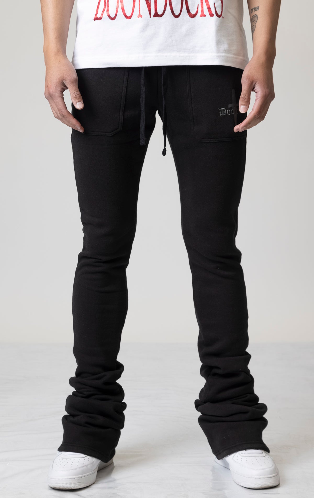 Black Core Dagger Super Stacked Joggers feature a unique, stacked leg design for a stylish look.  Subtle embroidered branding adds a touch of detail. The joggers are made from a comfortable blend of 80% cotton and 20% polyester for all-day wear. An elastic waistband and pockets offer both convenience and functionality.