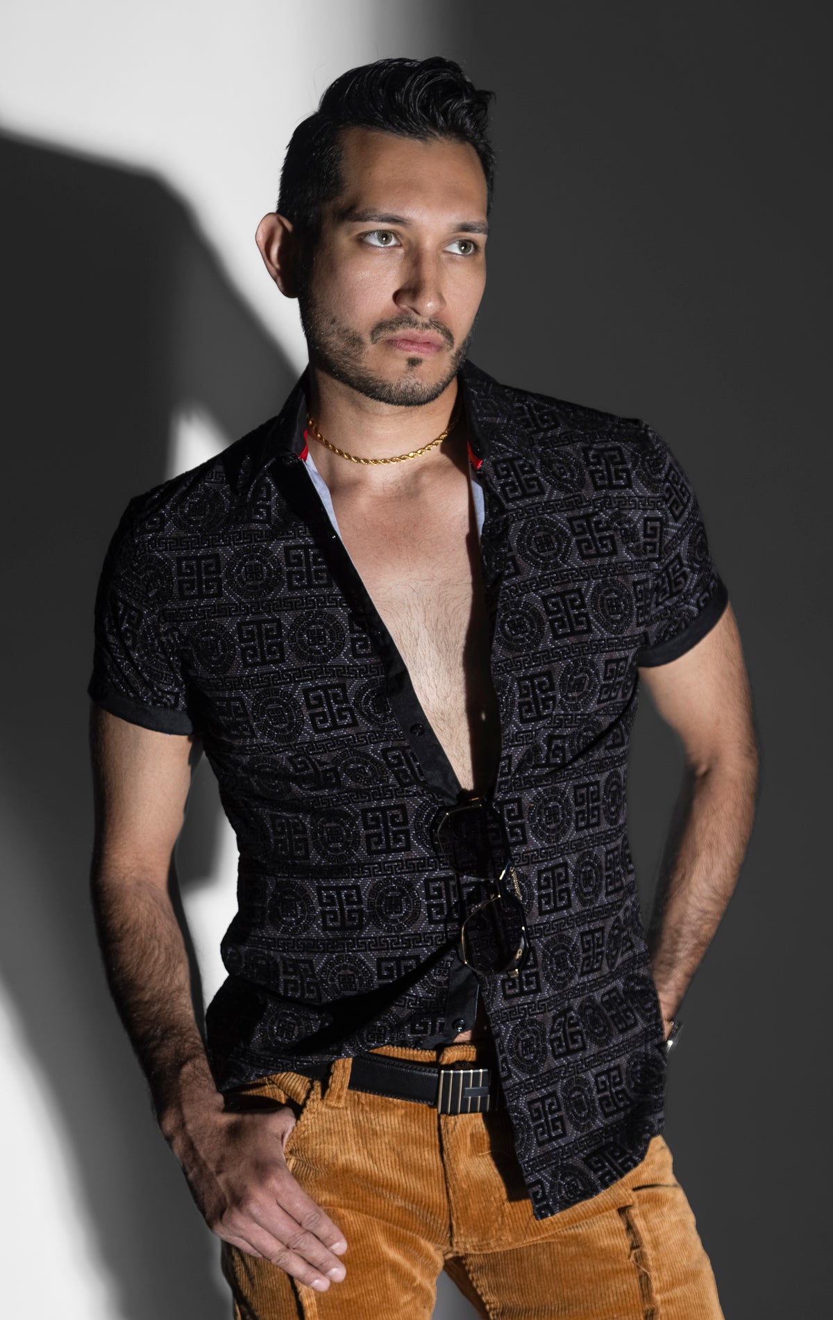 black Men's casual button-down shirt in a relaxed fit with short sleeves. The shirt features a stylish pattern and a front button closure.