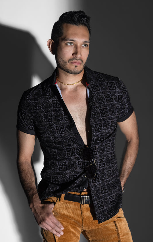 black Men's casual button-down shirt in a relaxed fit with short sleeves. The shirt features a stylish pattern and a front button closure.