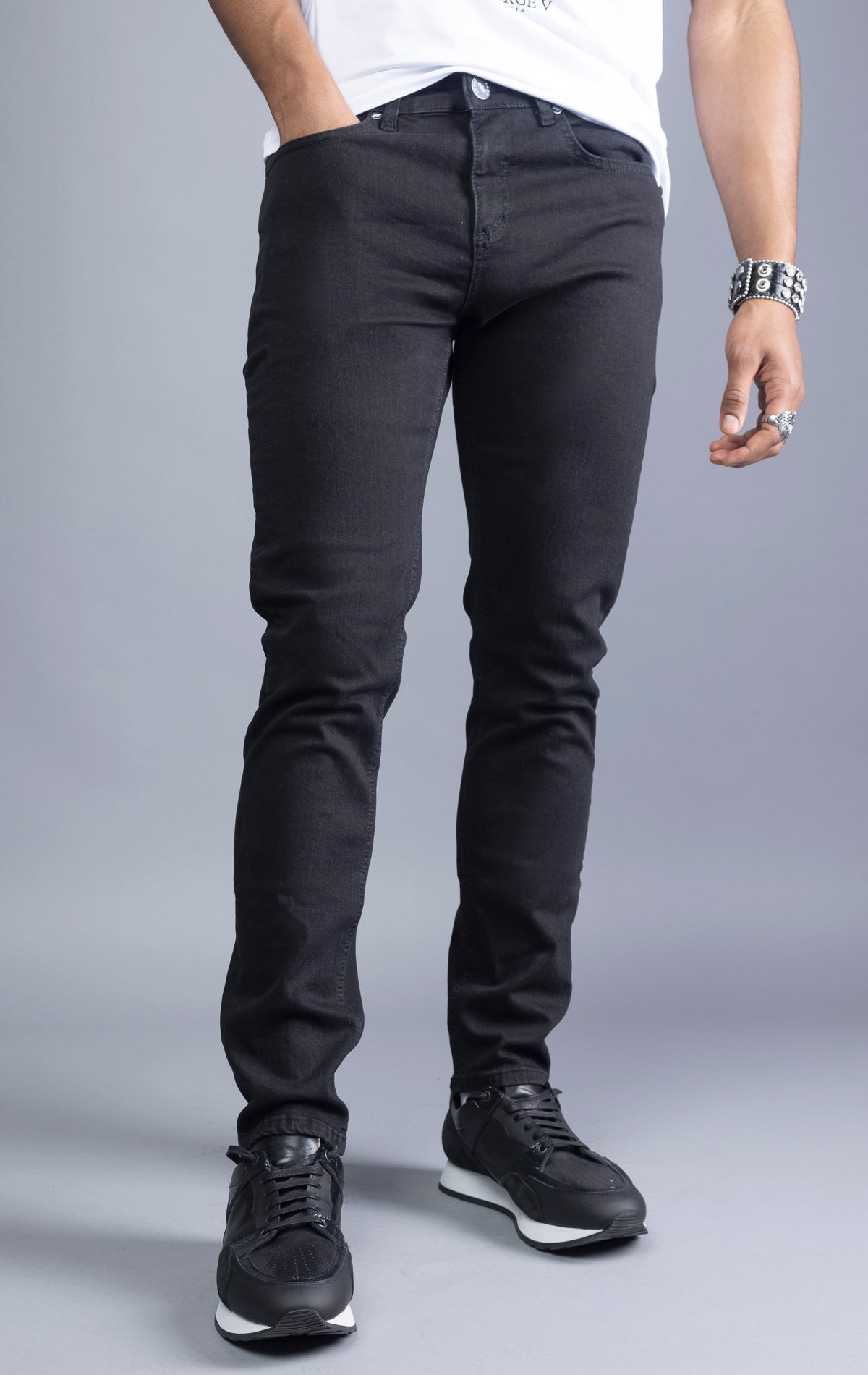 Black slim-fit jeans with a narrow leg opening and five pockets.