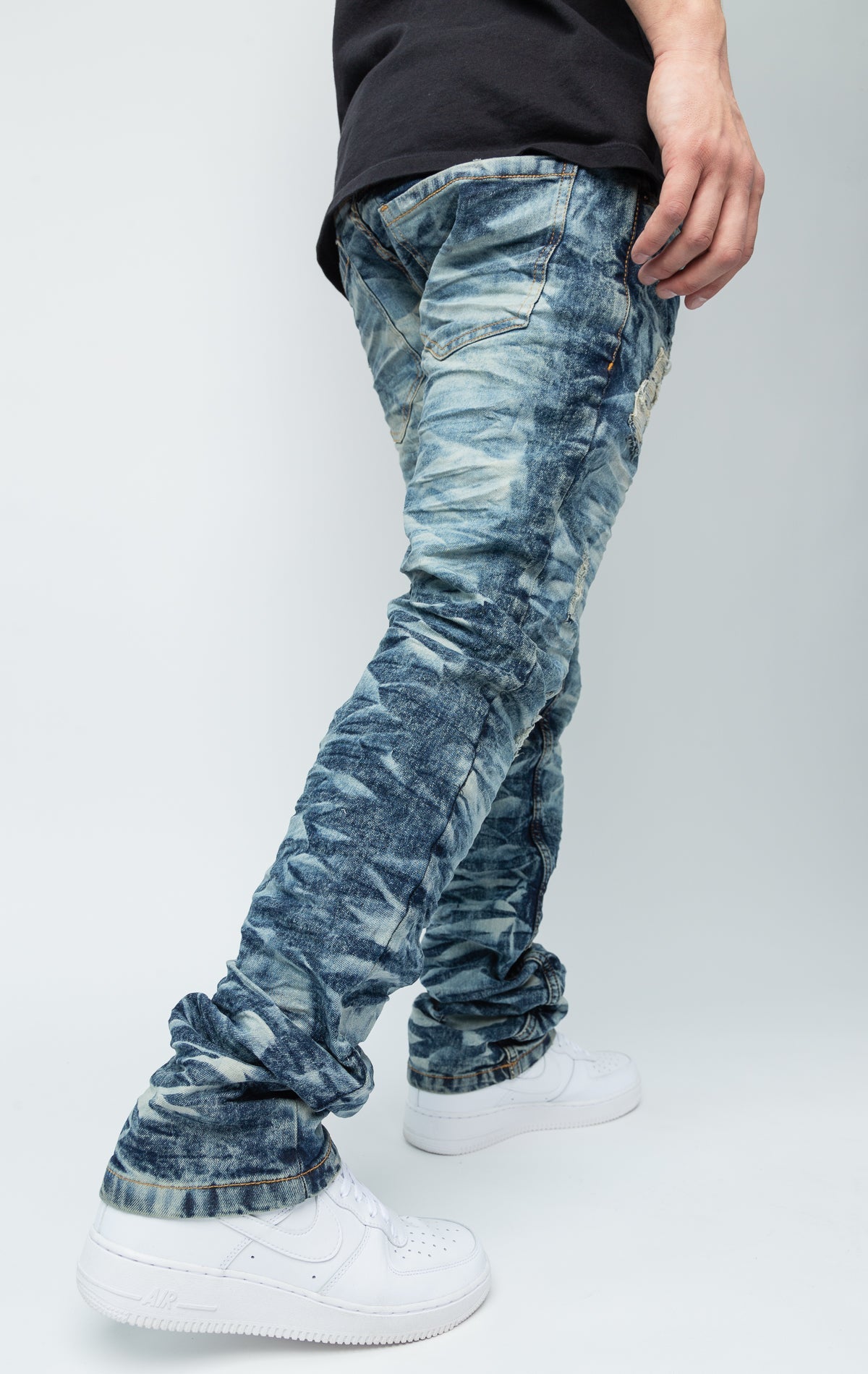 Blue ripped low-waisted slim jeans.