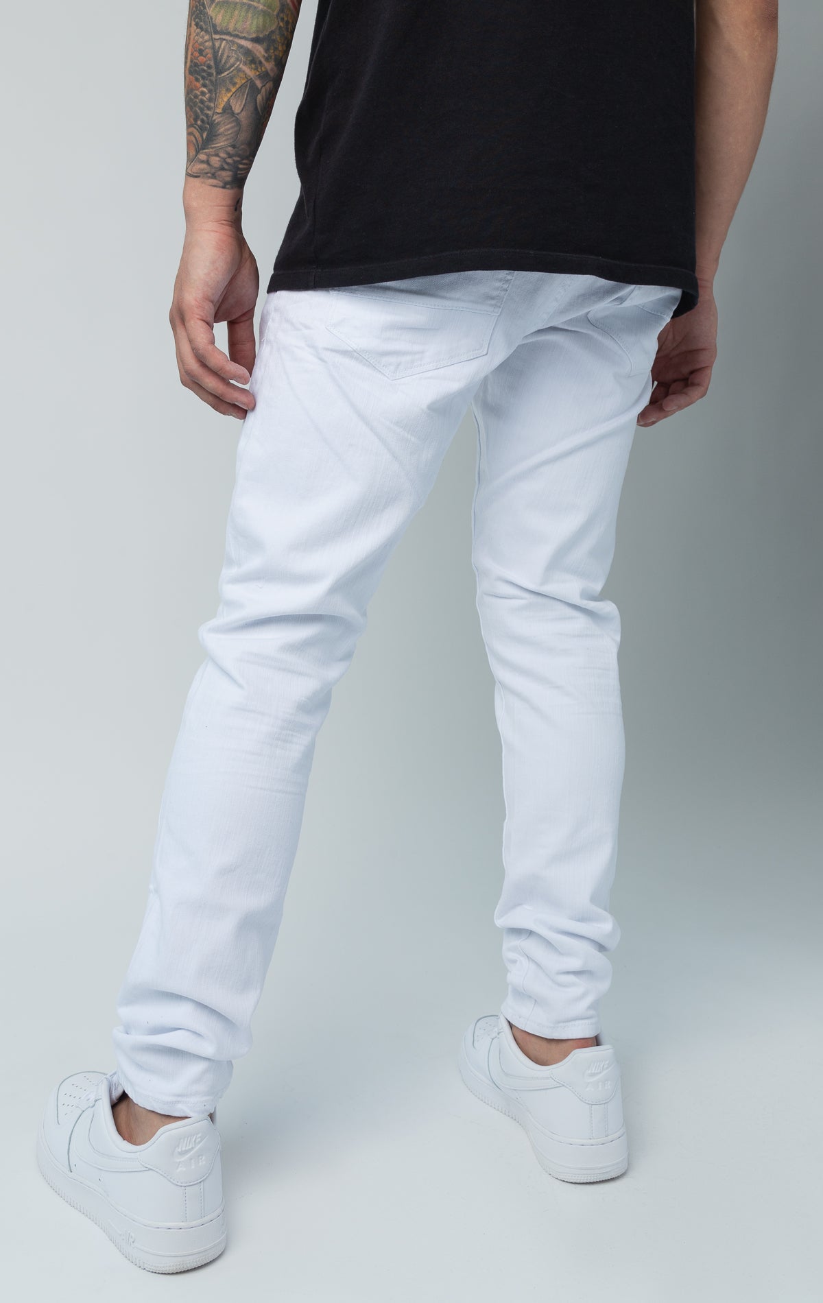 White skinny ankle jeans. Made from a comfortable 98% cotton and 2% lycra blend. Features a regular rise, a skinny fit that tapers from the knee to the ankle, hand-formed 3D wrinkles, a clean design with no rips or shreds, slub twill fabric, intricate detailing, and deep front pockets.