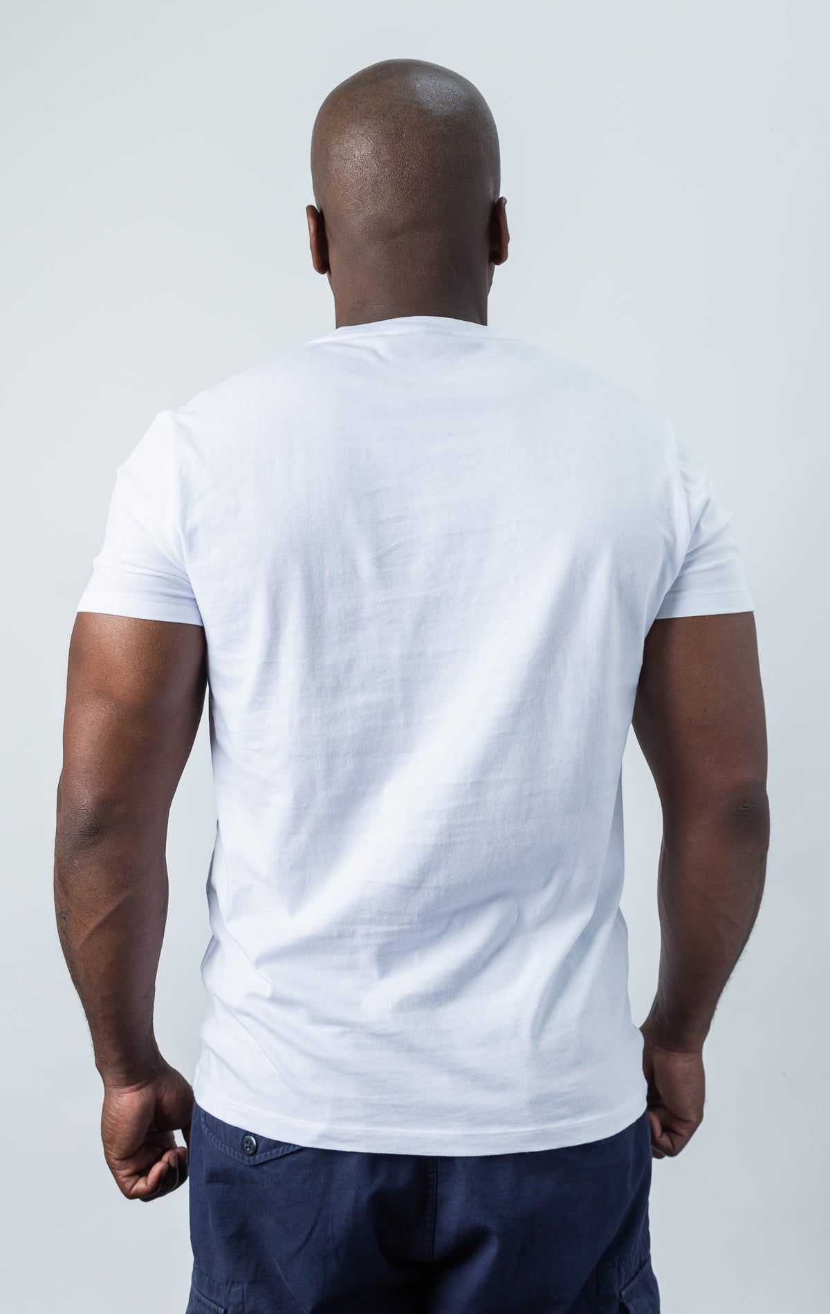 White short sleeve graphic t shirt. 