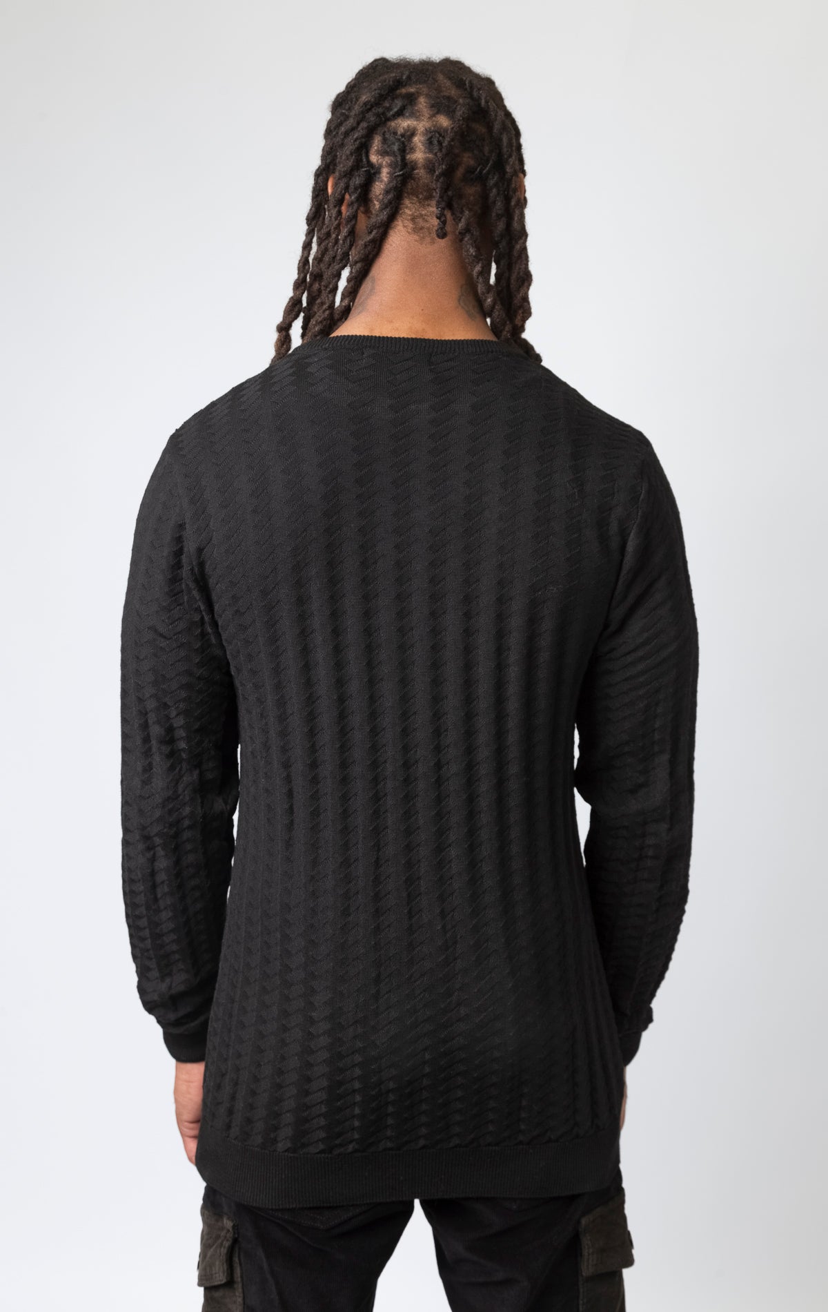  textured black crew neck sweater.