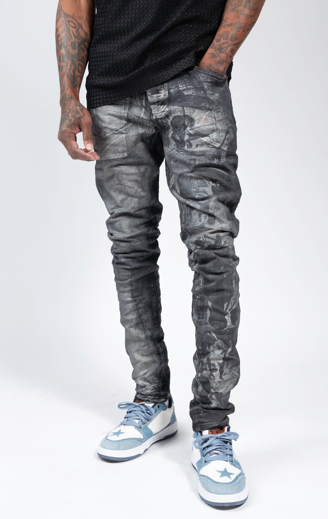 Black jean wash low-rise skinny jeans with distressed detailing