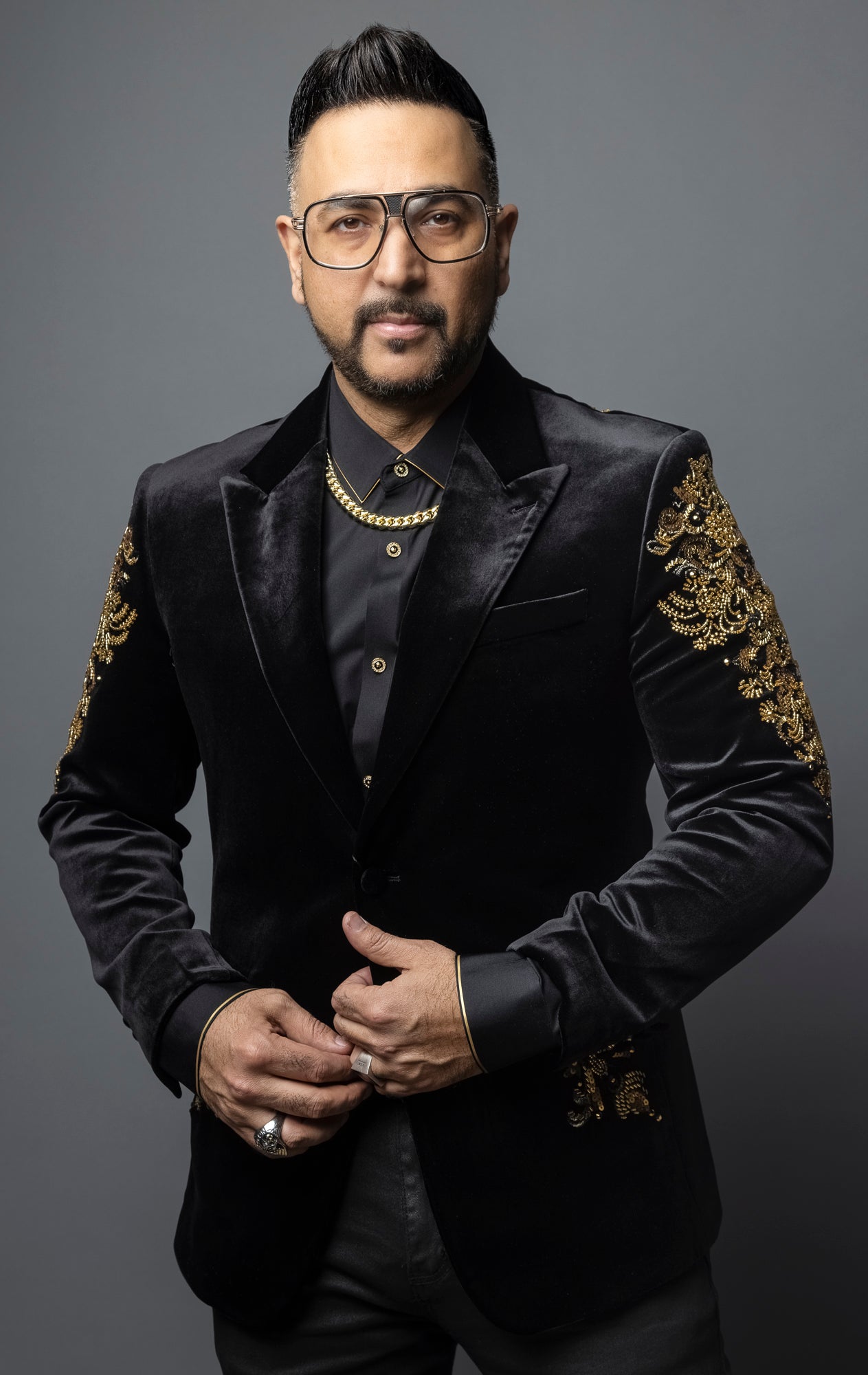  luxurious suit boasts a Sequin and Beads Velvet design, as well as a peak lapel collar and long sleevesLuxury black blazer boasts gold Sequin and Beads, Velvet design, as well as a peak lapel collar and long sleeves