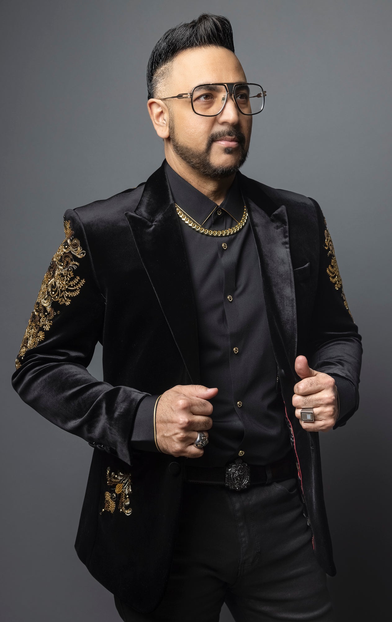  luxurious suit boasts a Sequin and Beads Velvet design, as well as a peak lapel collar and long sleevesLuxury black blazer boasts gold Sequin and Beads, Velvet design, as well as a peak lapel collar and long sleeves