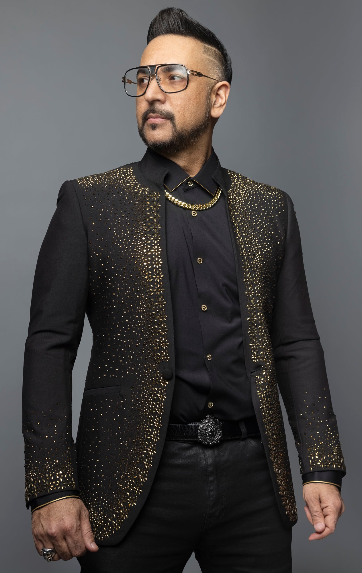 Embellished blazer with a dazzling interplay of light and texture, perfect for special occasions, showcasing opulence and style.