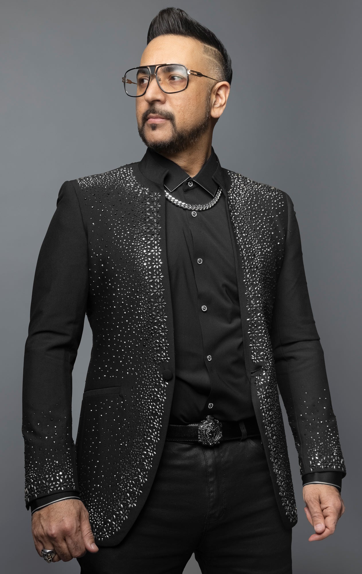 Embellished blazer with a dazzling interplay of light and texture, perfect for special occasions, showcasing opulence and style.