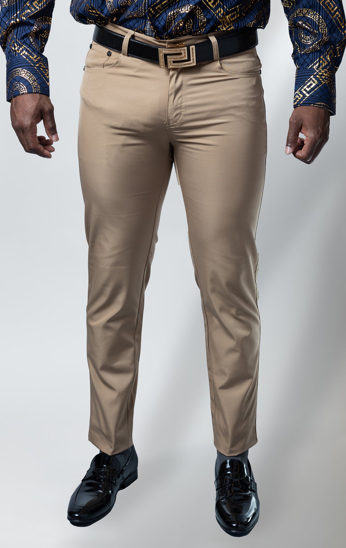Versatile pants blending comfort and style for every fashion-forward individual