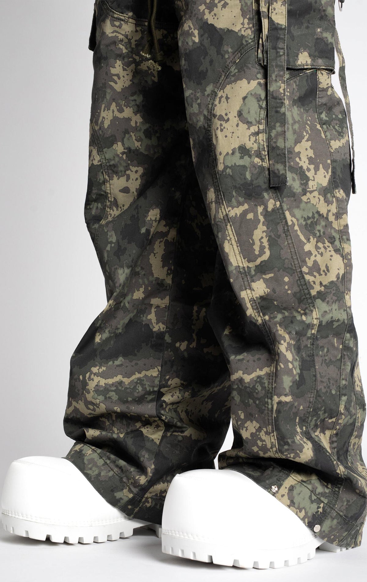 Camo Extra Baggy Cargo Pants V3. Features a loose fit, multiple pockets, adjustable waist strings, and a camo pattern