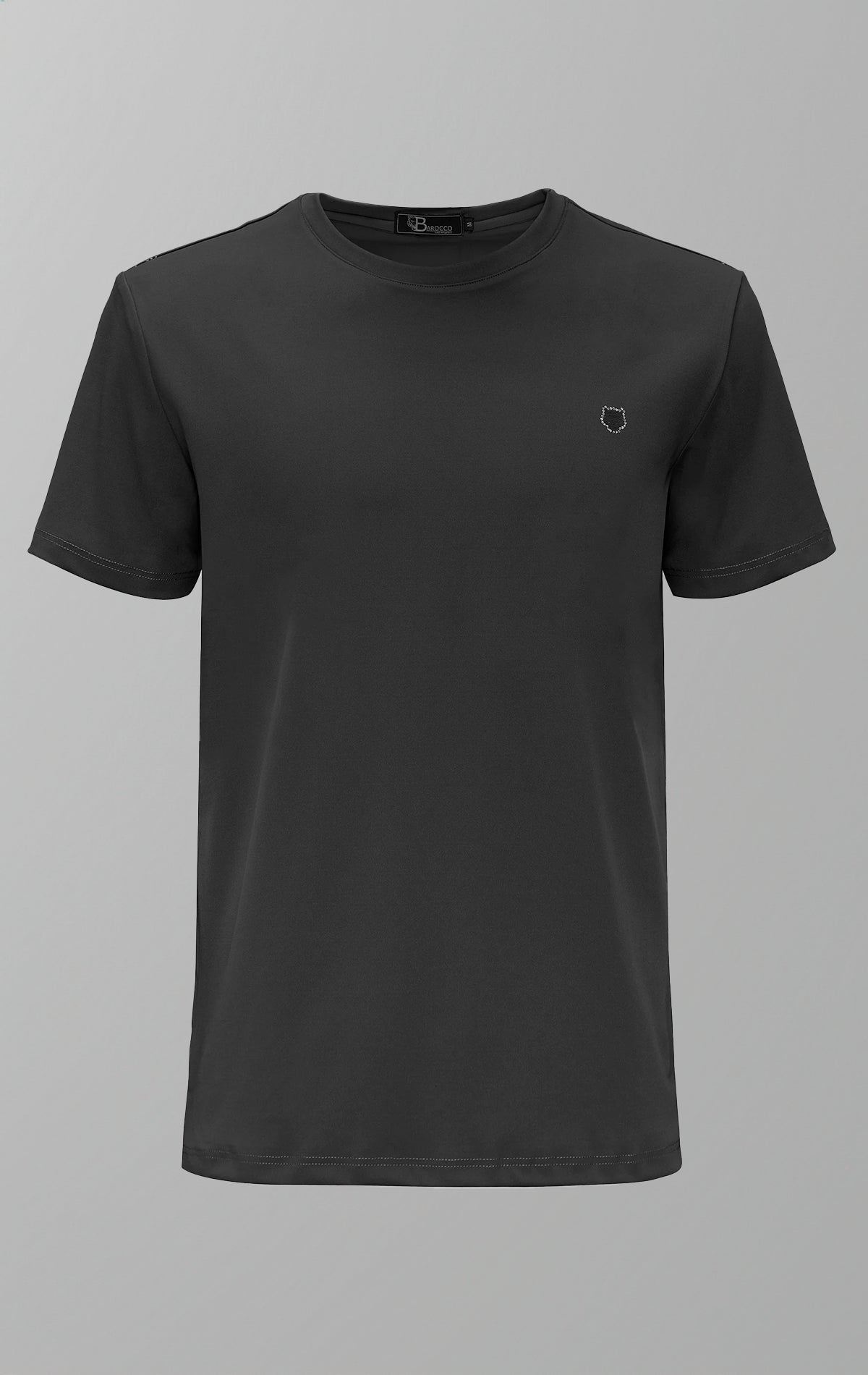 Elegant and comfortable men's tee in smooth fabric, perfect for casual and formal occasions