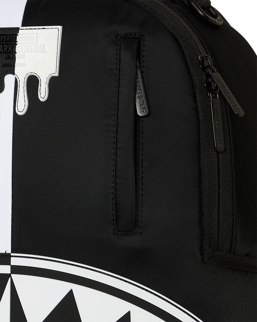 Shark Central Black & White DLXS
