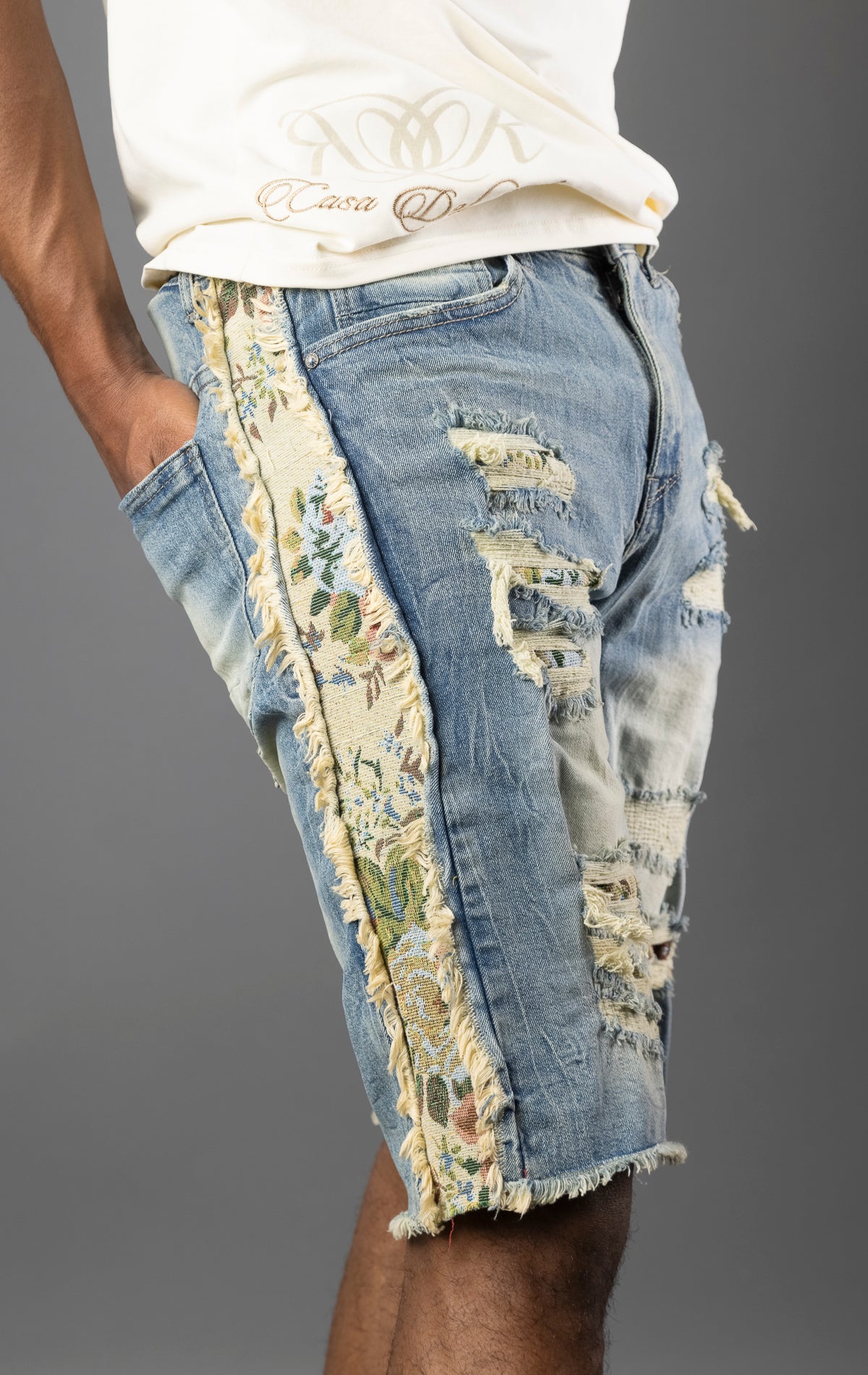 Men's Gladstone blue shorts in a comfortable blend of 98% cotton and 2% spandex. The shorts feature a 12-inch inseam.