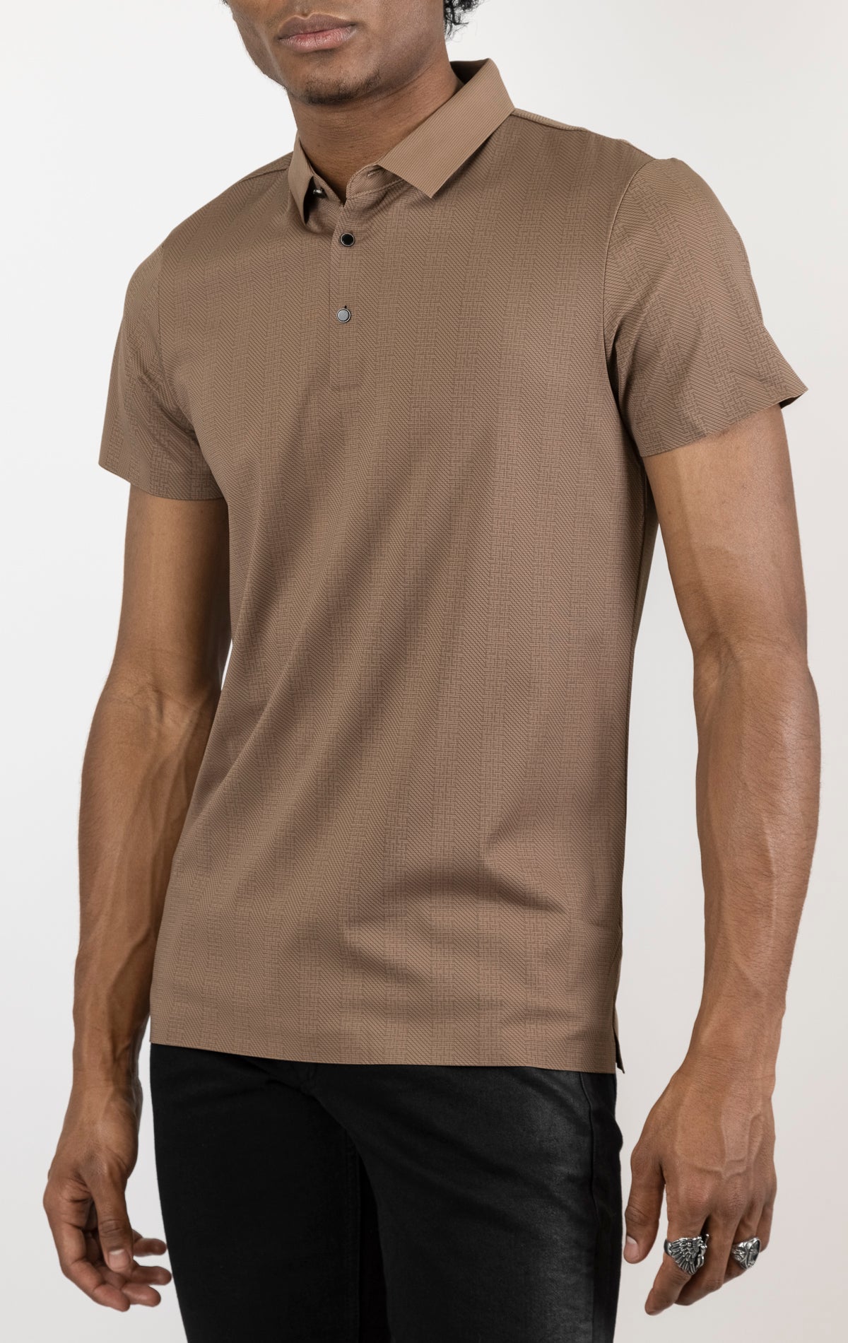 Men's versatile stretch polo shirt in khaki. The polo is made from an 87% nylon, 13% spandex blend and features a seamless pattern design, a classic polo collar with buttons, and short sleeves.