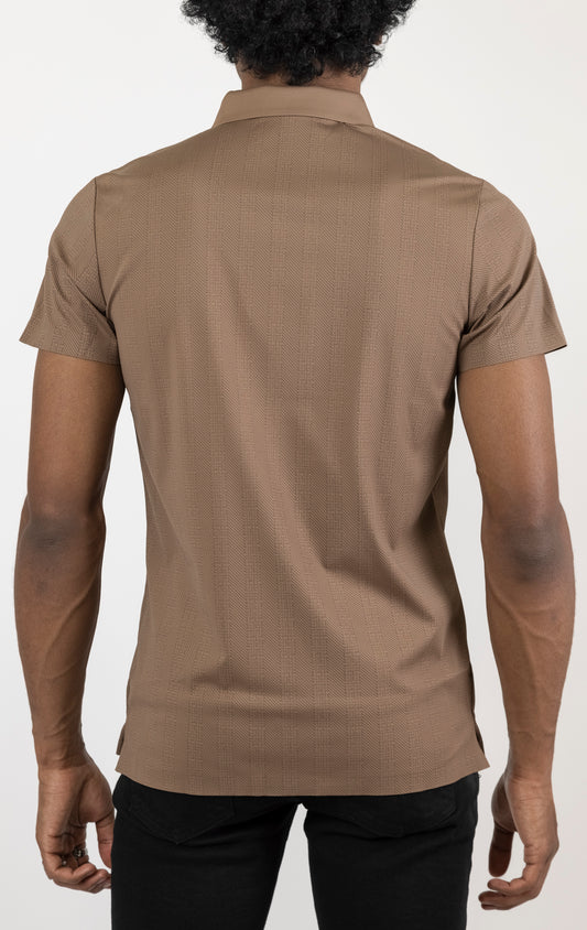 Men's versatile stretch polo shirt in khaki. The polo is made from an 87% nylon, 13% spandex blend and features a seamless pattern design, a classic polo collar with buttons, and short sleeves.