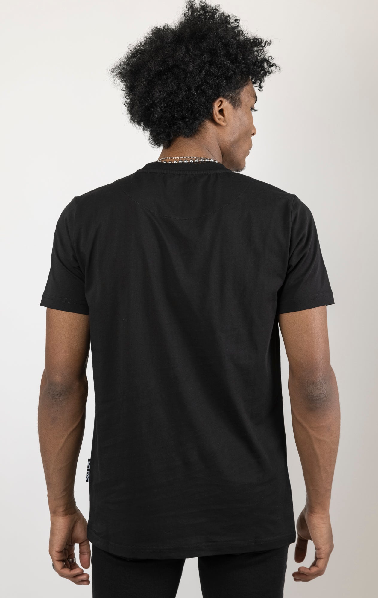 Men's regular fit t-shirt in a variety of colors. The shirt features a slightly elongated sleeve, a comfortable fit through the shoulders and body, and a 
